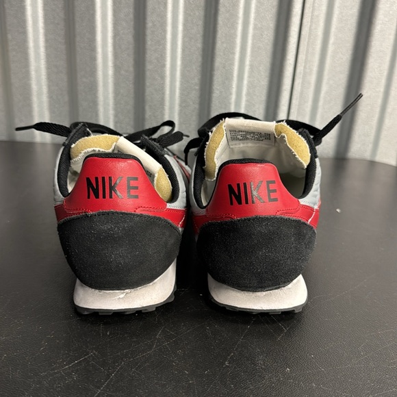 Nike Waffle Racer Gray and Red - Picture 6 of 9